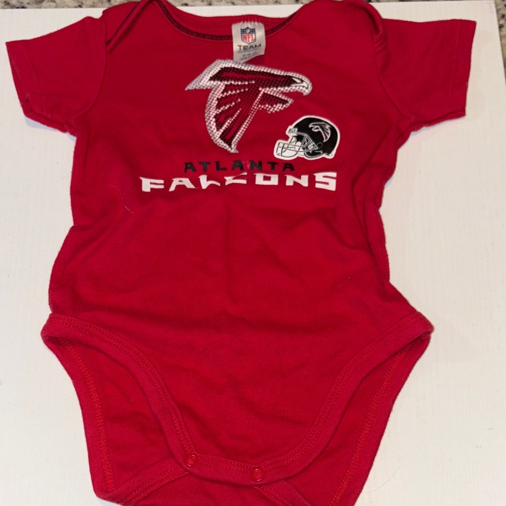 Babies NFL Atlanta Falcons Red one piece with snaps Like new! Fast ship!❤️🖤}